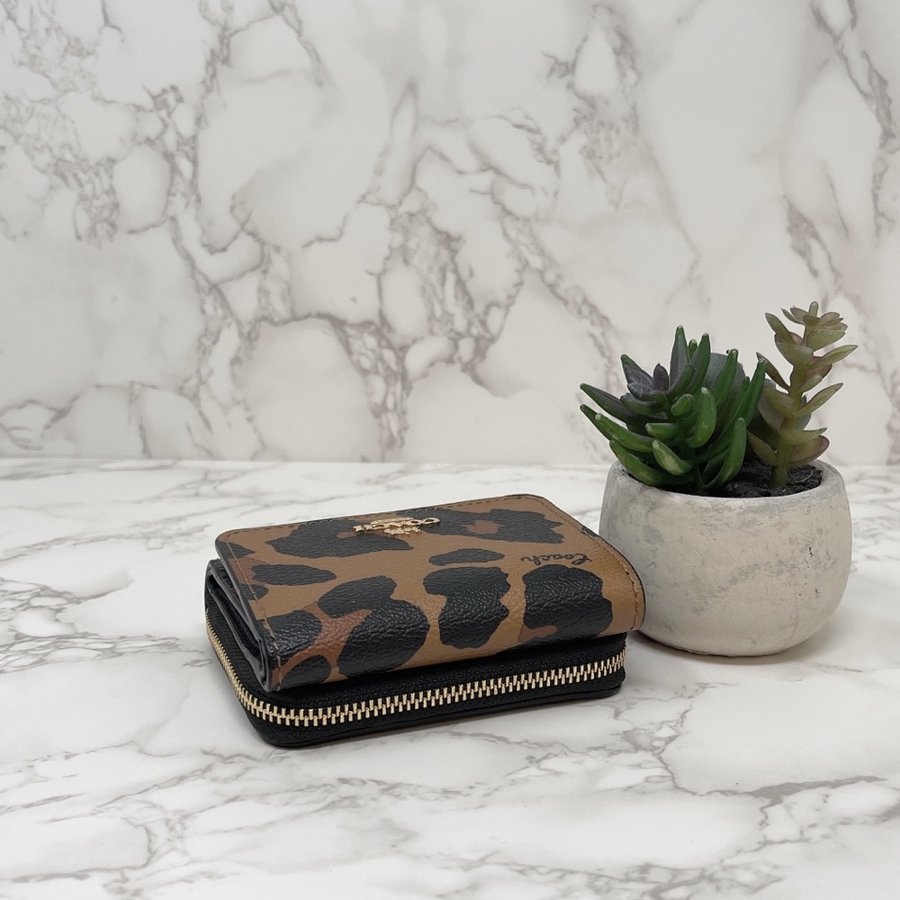 Coach Leopard Wallet - Picture 4 of 9